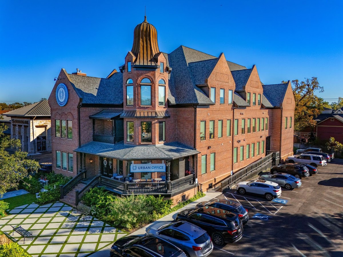 Urban Office - Heights Mansion 3