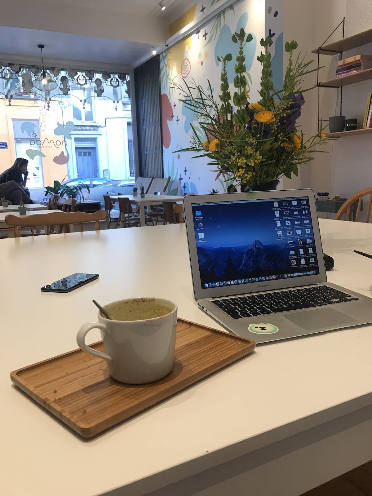 Nomad Community - Coworking Café 4