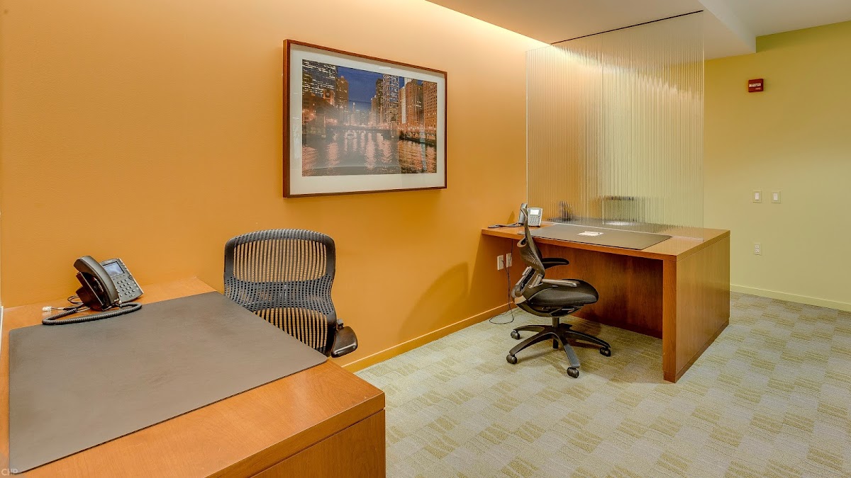 Carr Workplaces AON Center - Coworking & Office Space 4