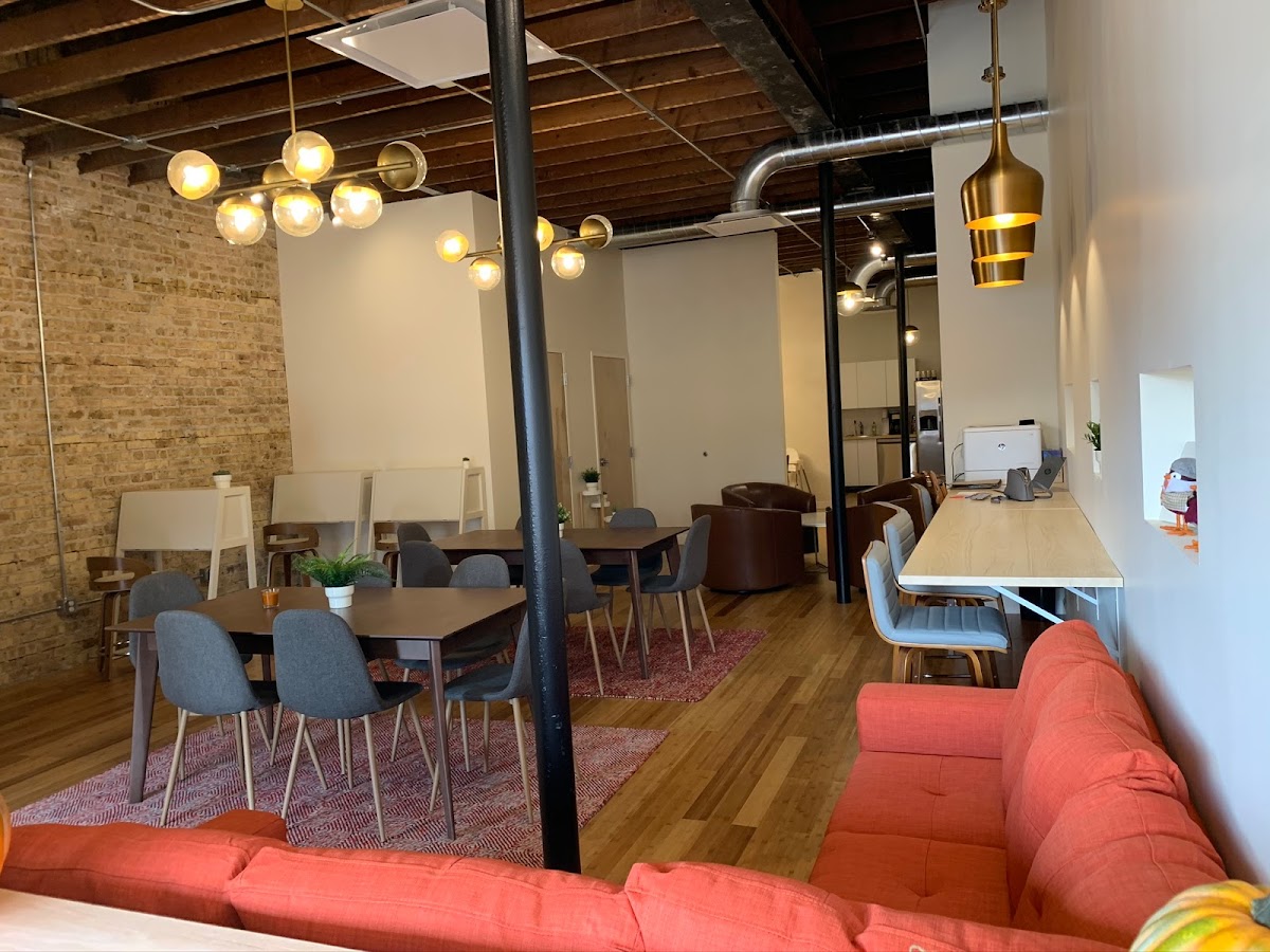 Le Village Cowork Irving Park 3