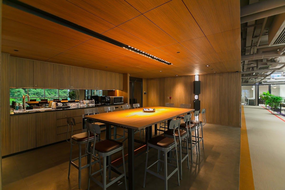 Ooosh Coworking Island East by Ooosh Tech Lab 3