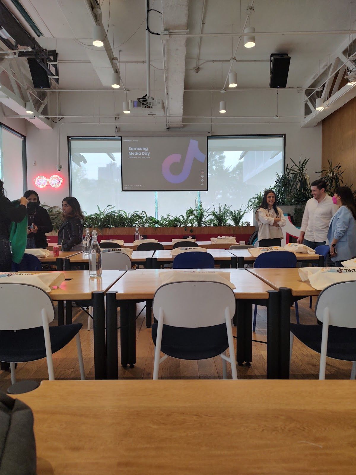 WeWork Espacio de Oficinas & Coworking Mariano Escobedo 4