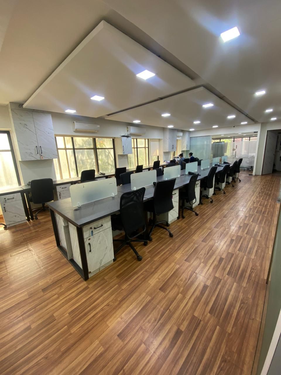 HUSTLE COWORKING