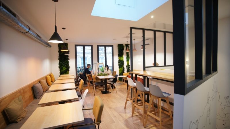 Level Coworking Café