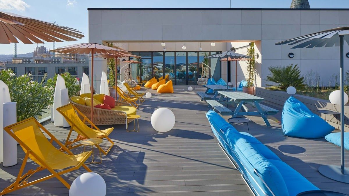 Wojo Coworking Barcelona Poblenou - Alquiler oficinas y salas de reuniones