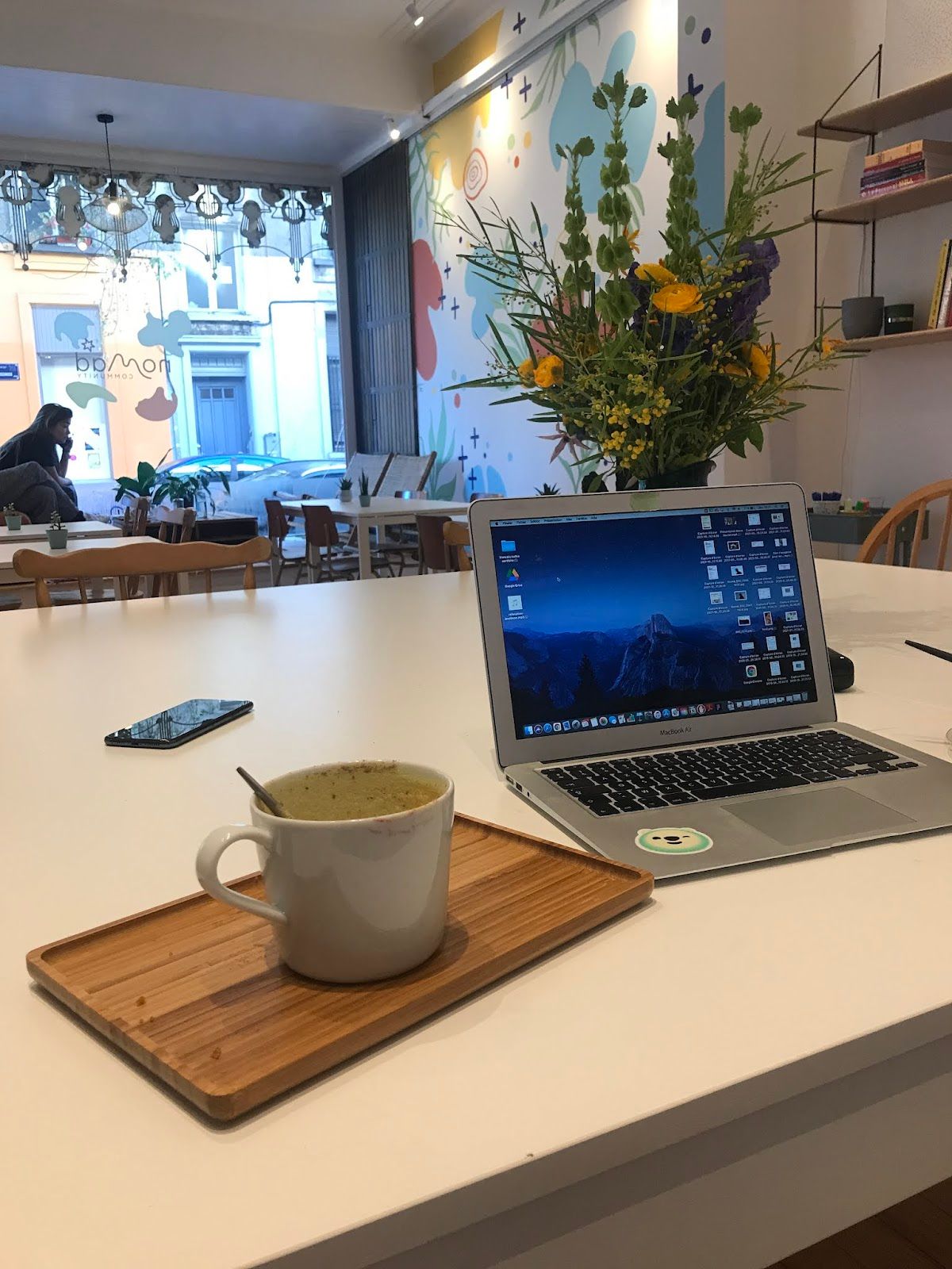 Nomad Community - Coworking Café 4