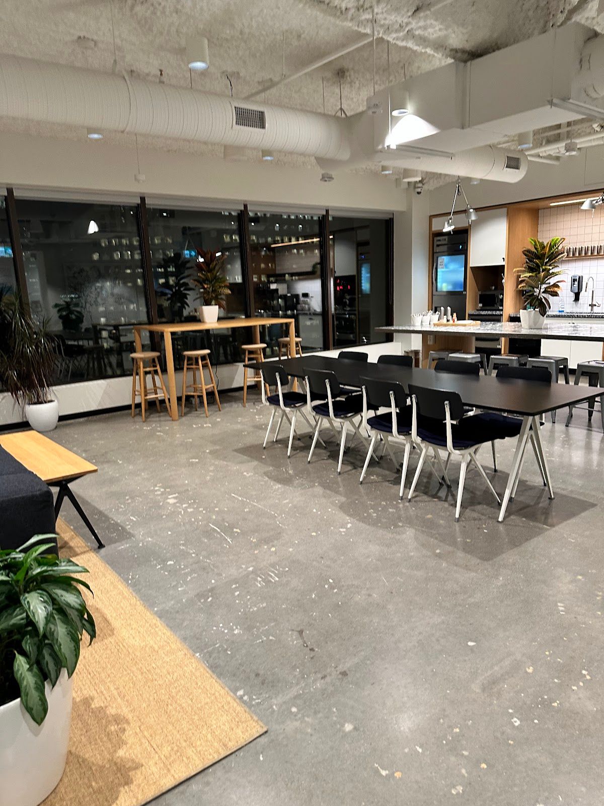 WeWork Office Space & Coworking 4