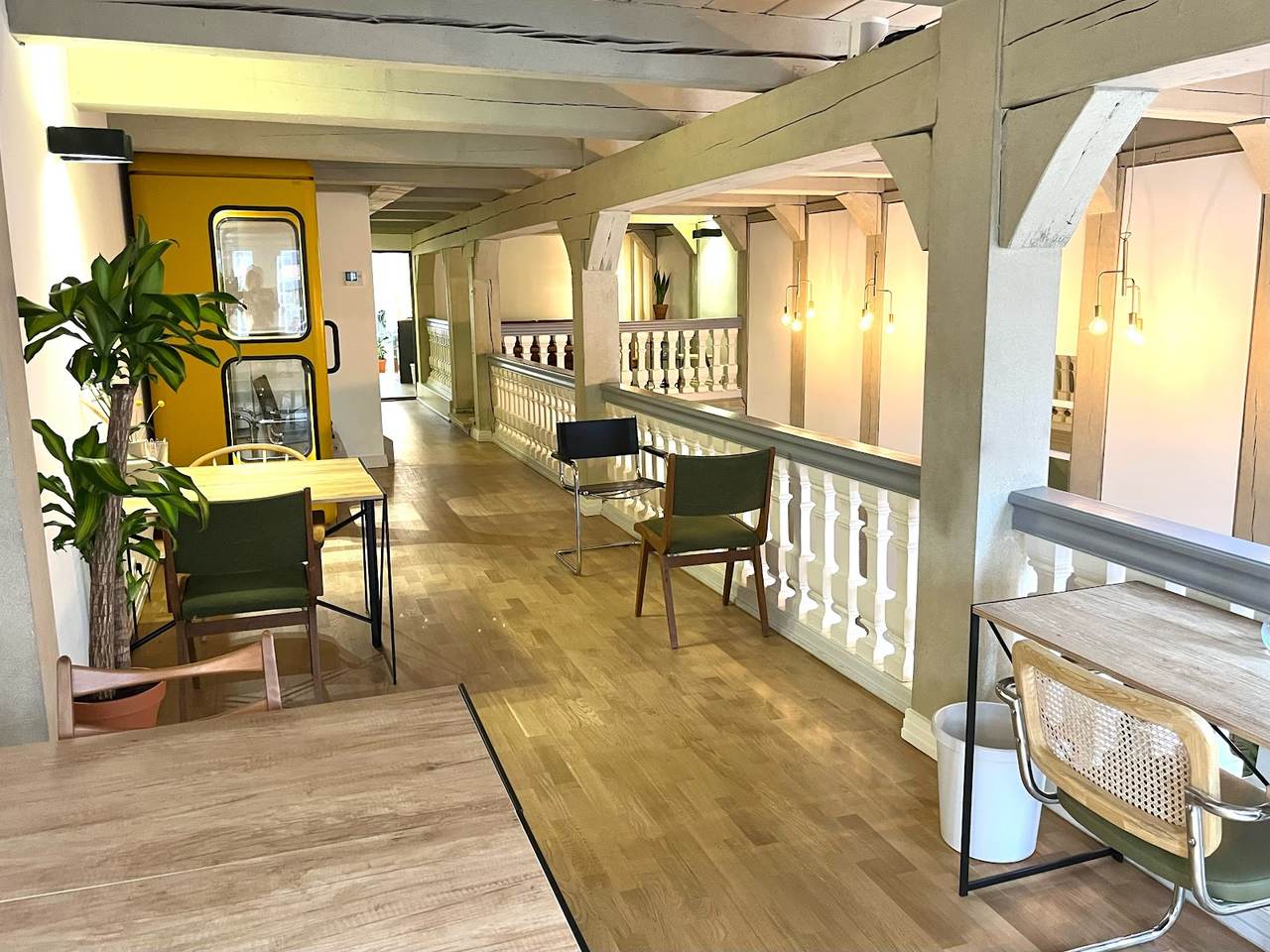 4 WALLS | Coworking | Eventlocation | Café | Store
