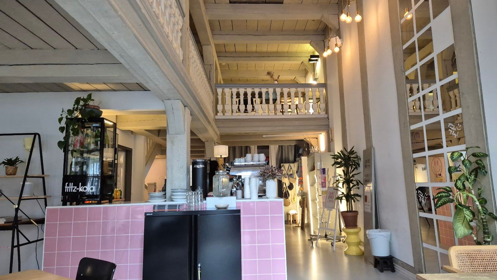 4 WALLS | Coworking | Eventlocation | Café | Store 4