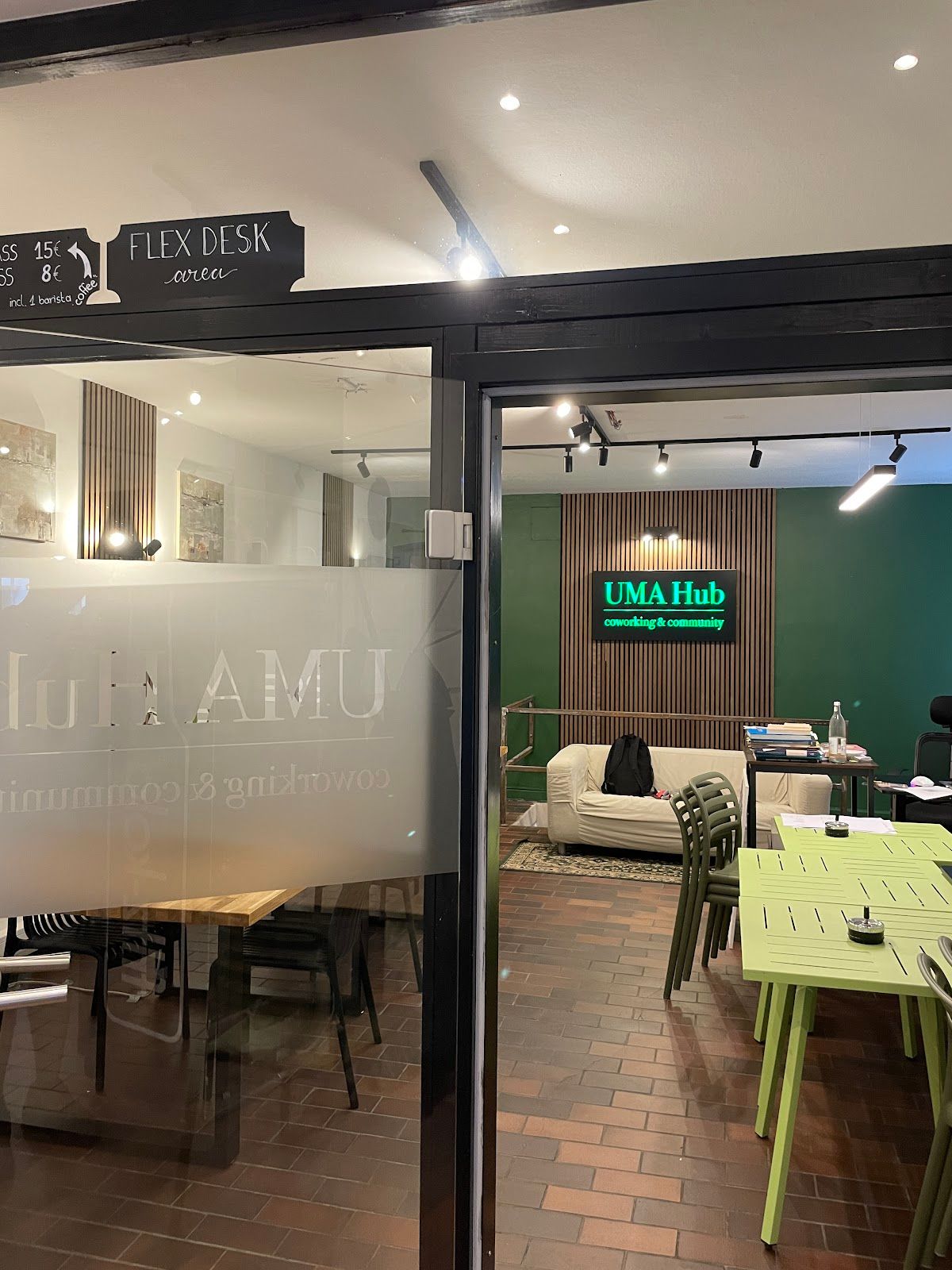 UMA Hub Coworking & Cafe 3