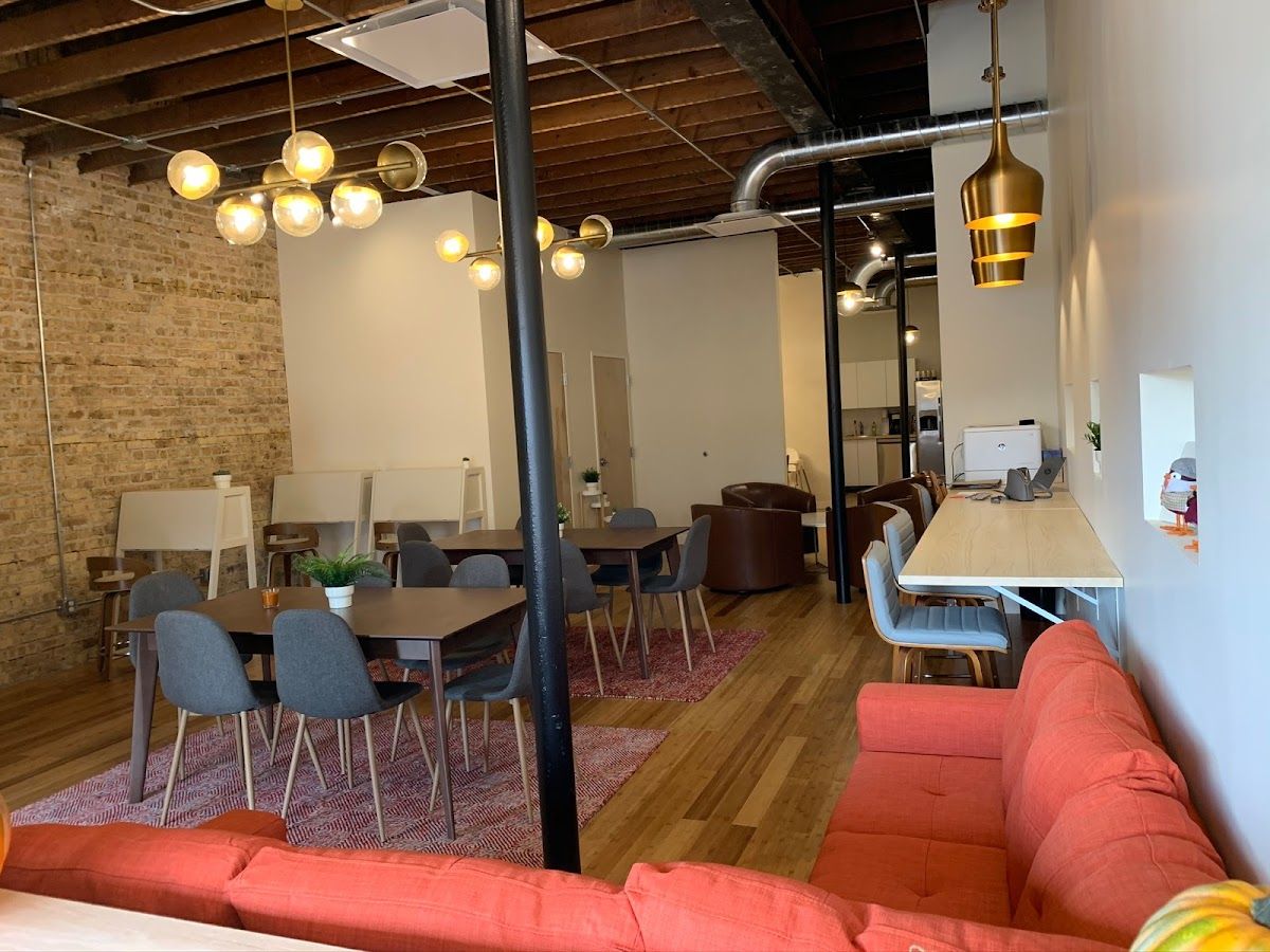 Le Village Cowork Irving Park 3