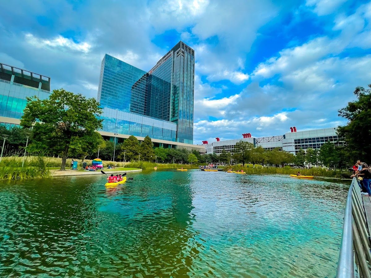 Discovery Green 4