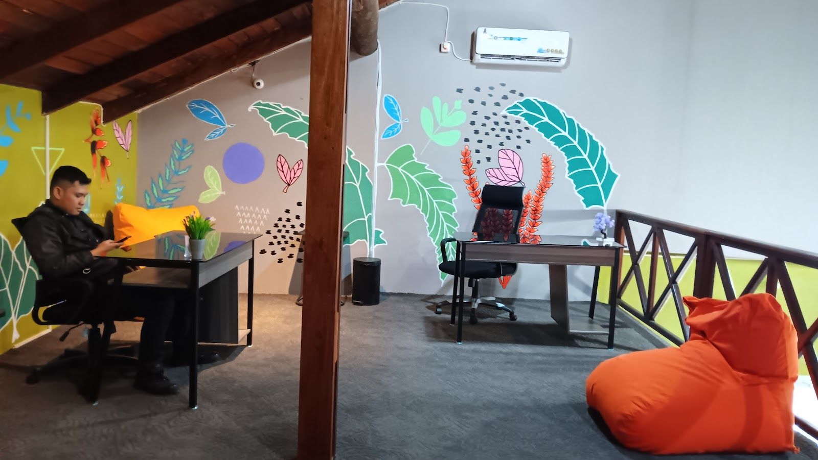SAMOFIS | Coworking Space | Virtual Office | Meeting Room 4